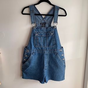 Short overalls medium blue distressed bottom